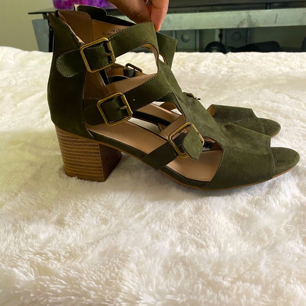 Catos short heel olive green shoes